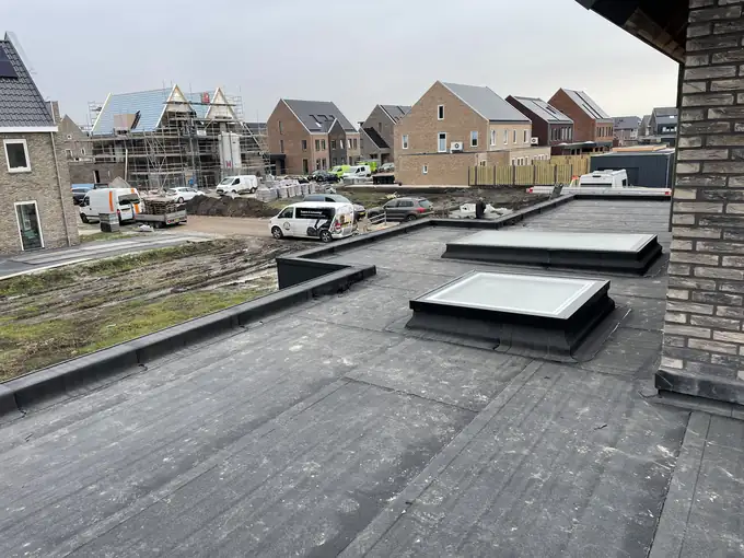 Nieuwbouw plat dak in Noord-Nederland
