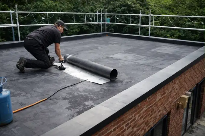 Randen en details worden afgewerkt