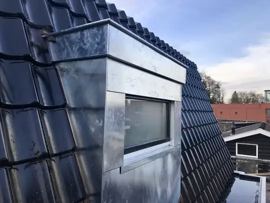 Zinkwerk rond een dakkapel